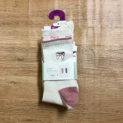 Medias con lazos rosados 