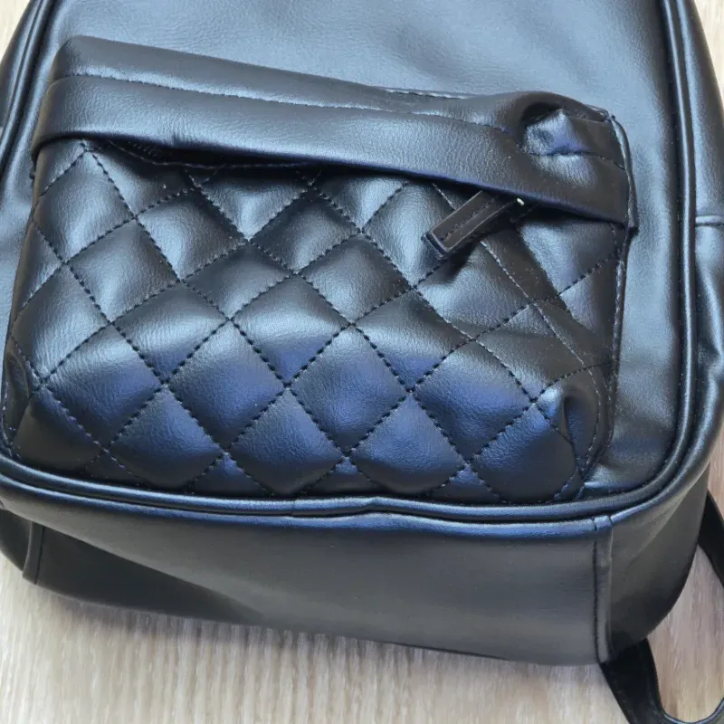 Mochila básica color negra