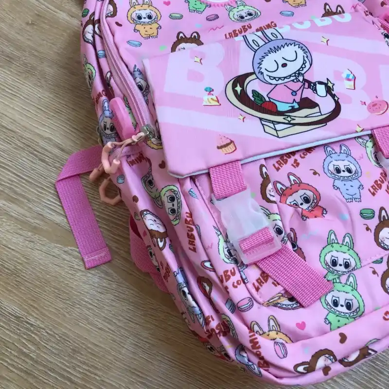 Mochila Labubu color rosado