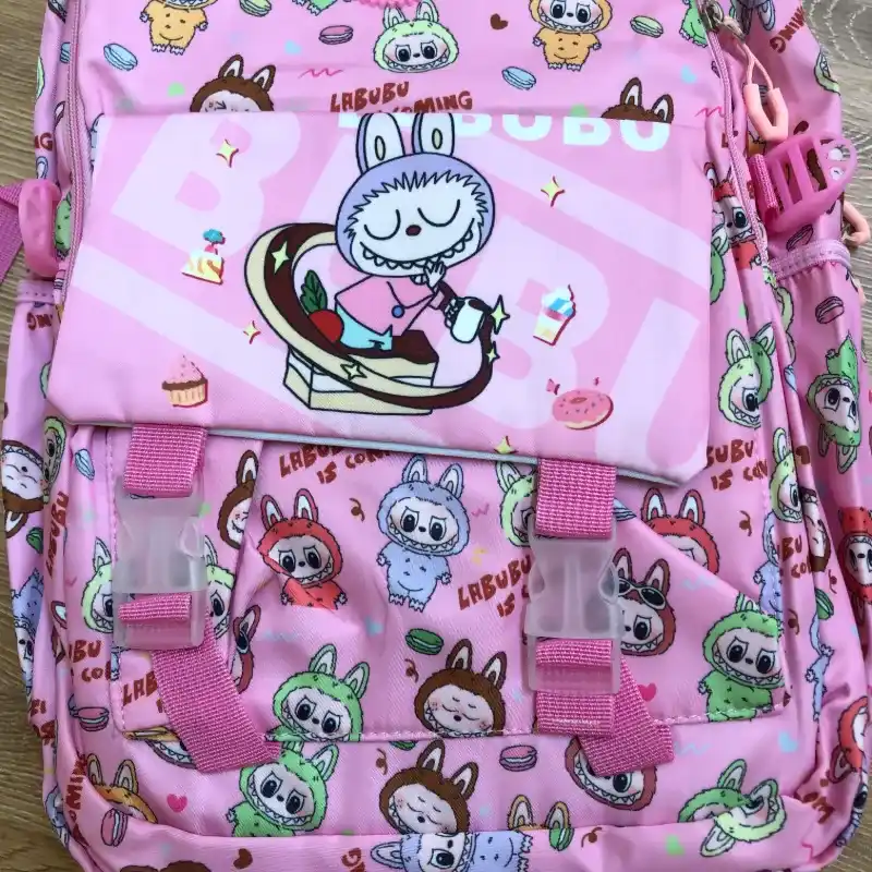 Mochila Labubu color rosado