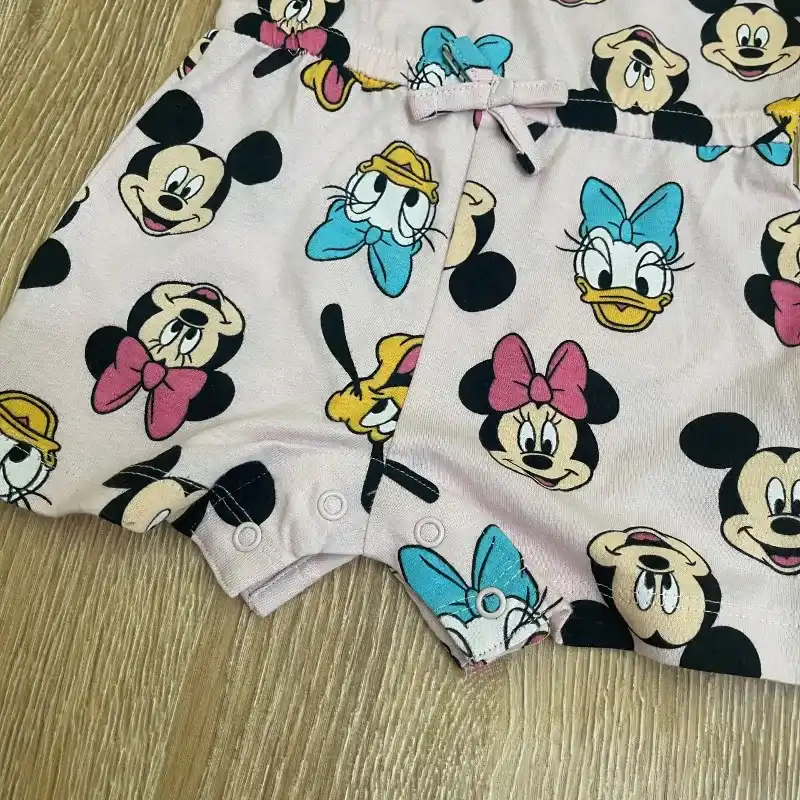 Mono color rosado con Minnie y Daysi 