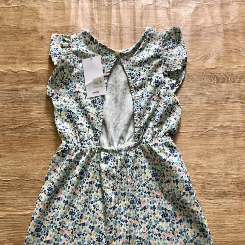 Mono Mango con flores