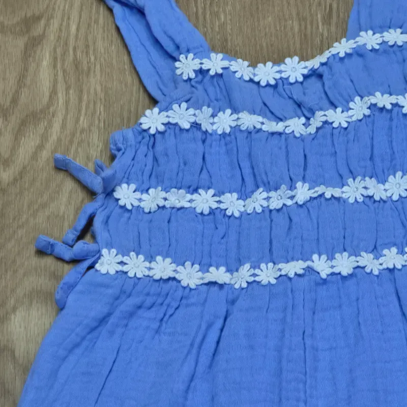 Mono Pantalon con detalles en flores blanca