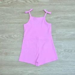 Mono short color rosado con lazos