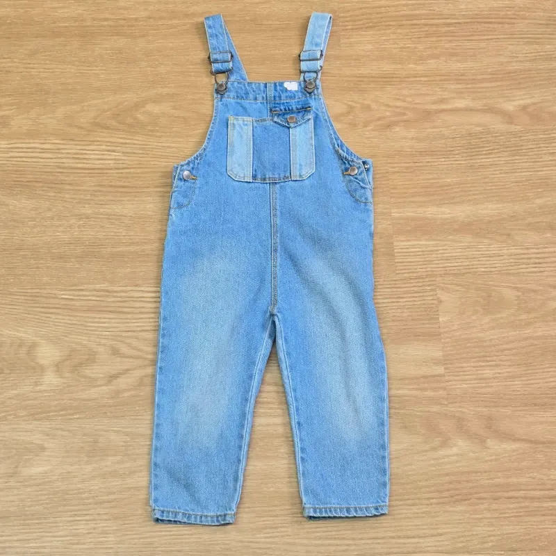 Overol de niño de mezclilla azul claro