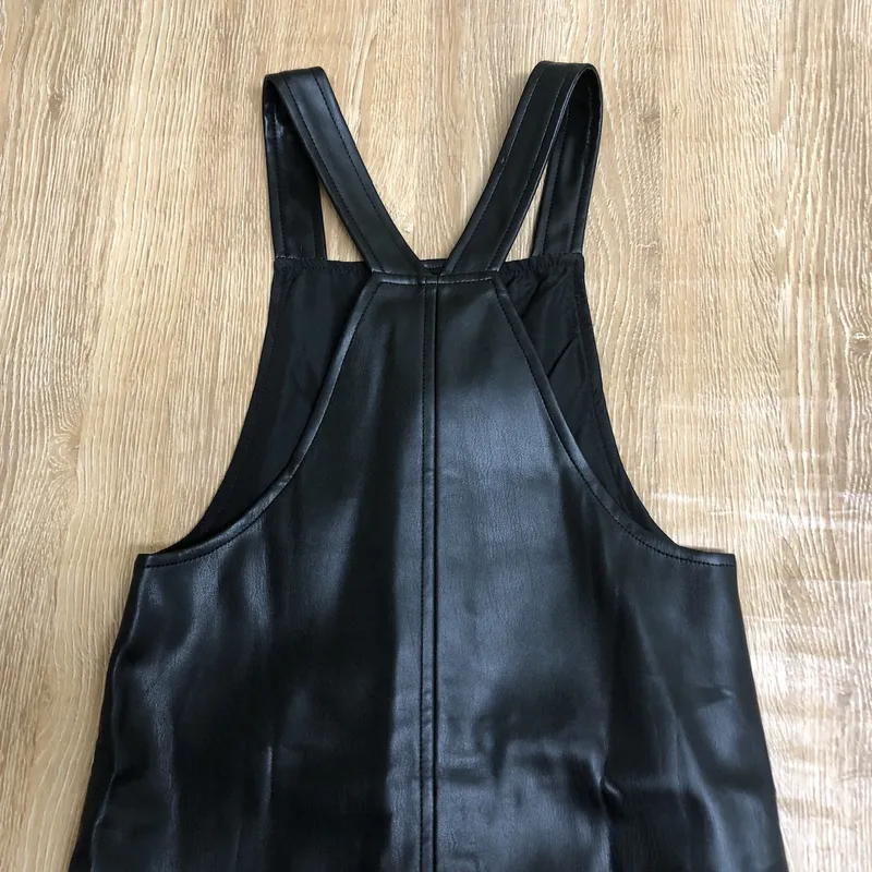 Overol Mango de cuero sintético color negro 