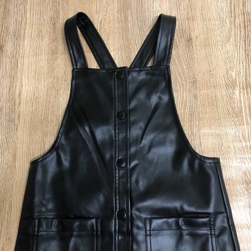 Overol Mango de cuero sintético color negro 