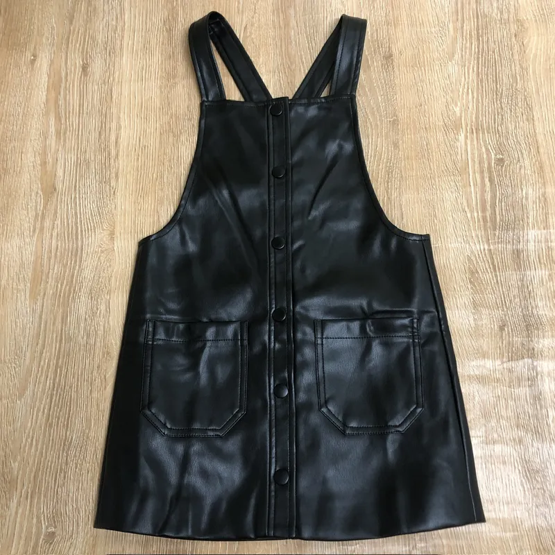 Overol Mango de cuero sintético color negro 