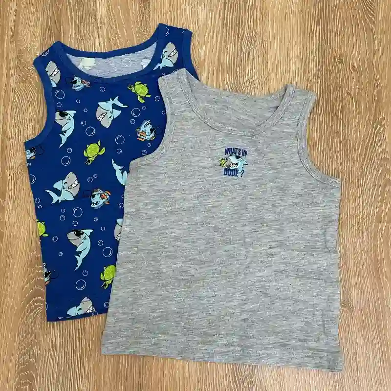 Pack de 4 camisetas con tiburones 
