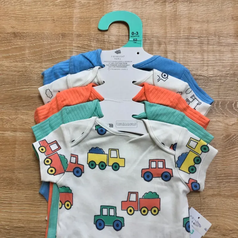 Pack de 5 bodys con carritos 