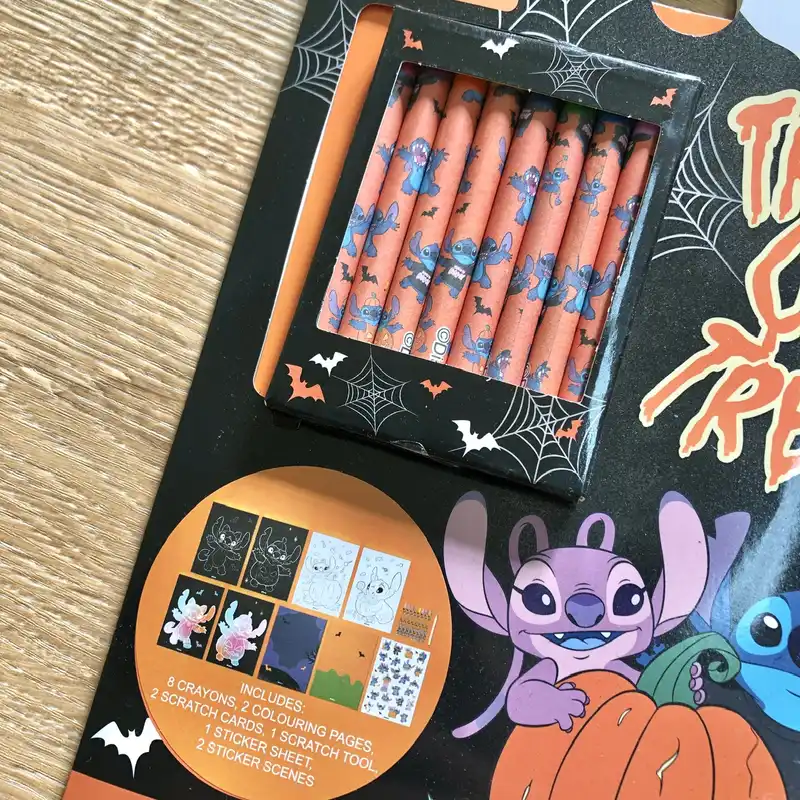 Páginas de colorear y crayolas de Stitch