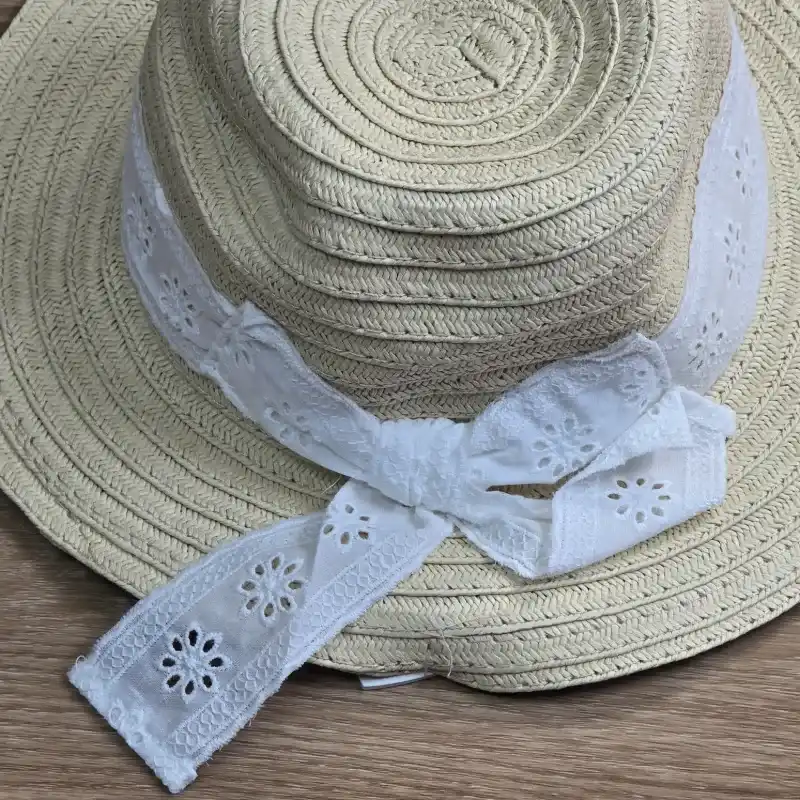 Pamela para playa con lazo blanco