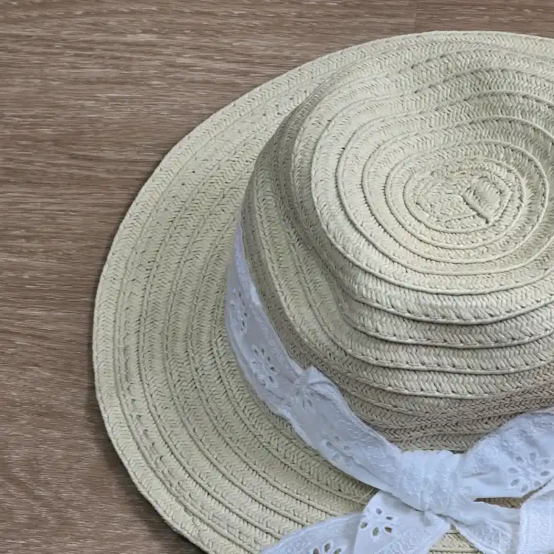 Pamela para playa con lazo blanco