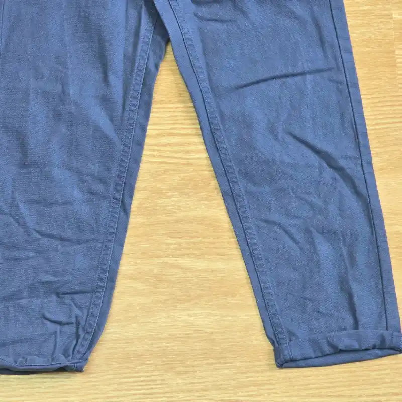 Pantalon azul elegante