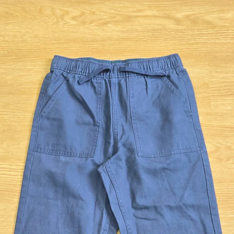 Pantalon azul elegante