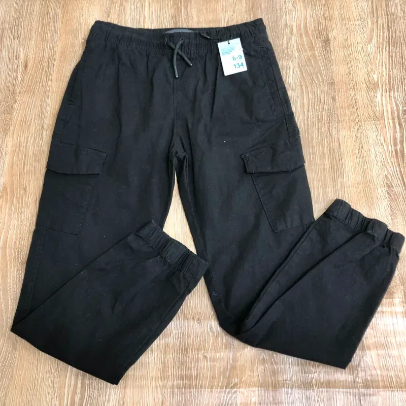 Pantalón Cargo color negro 