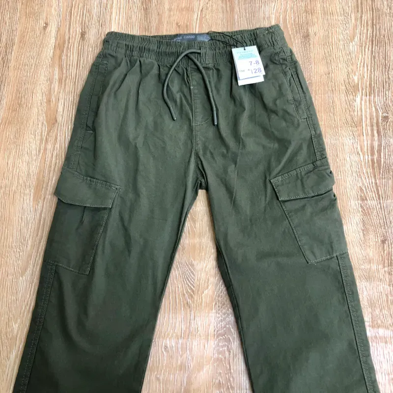 Pantalón cargo color verde