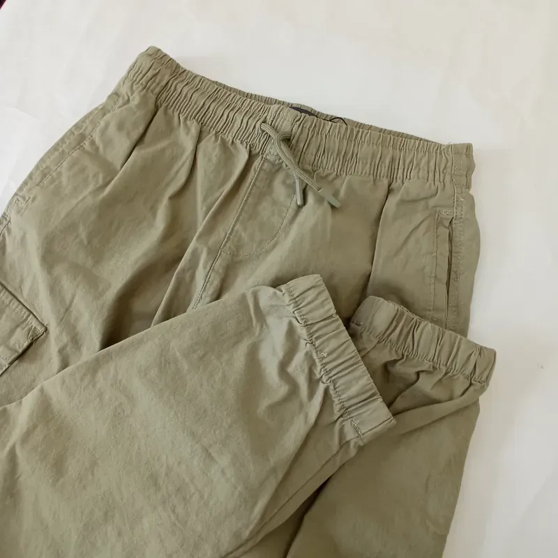 Pantalón cargo color verde