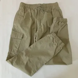 Pantalón cargo color verde
