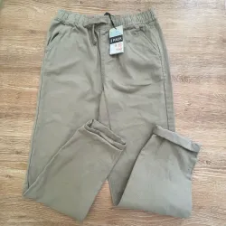 Pantalón color beige