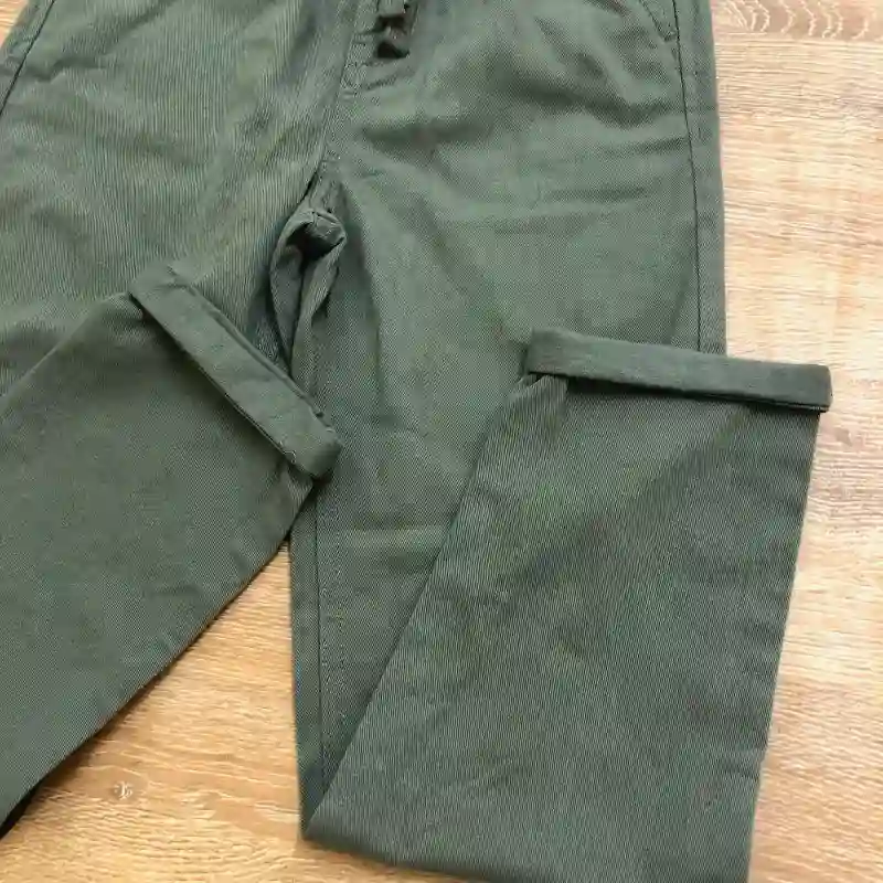 Pantalón color verde