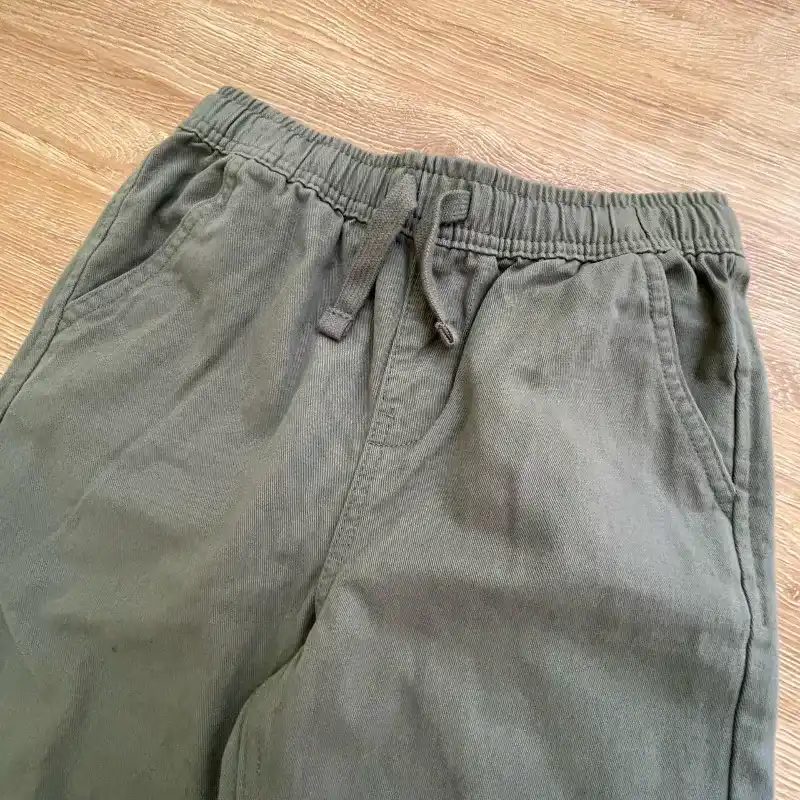 Pantalón color verde olivo 