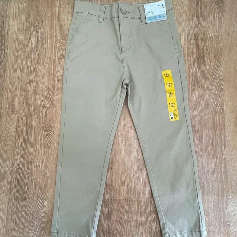 Pantalón color beige de vestir elástizado 