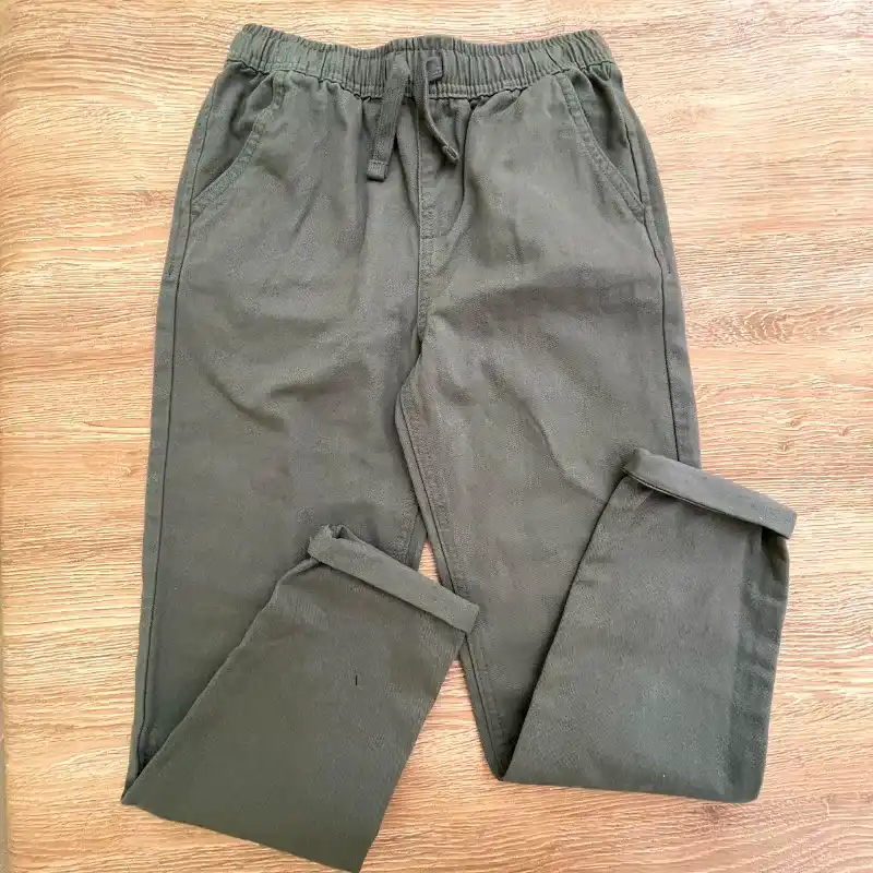 Pantalón color verde olivo 