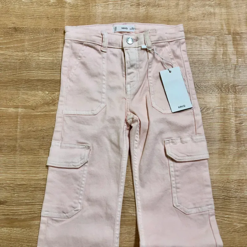 Pantalón Mango con bolsillos a los lados color rosado
