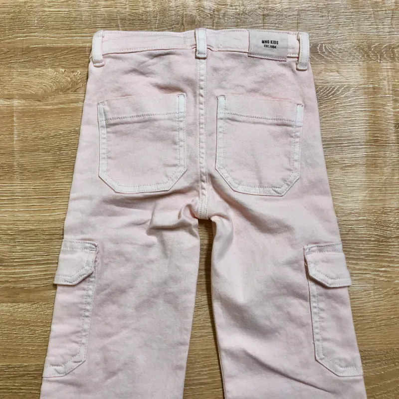 Pantalón Mango con bolsillos a los lados color rosado