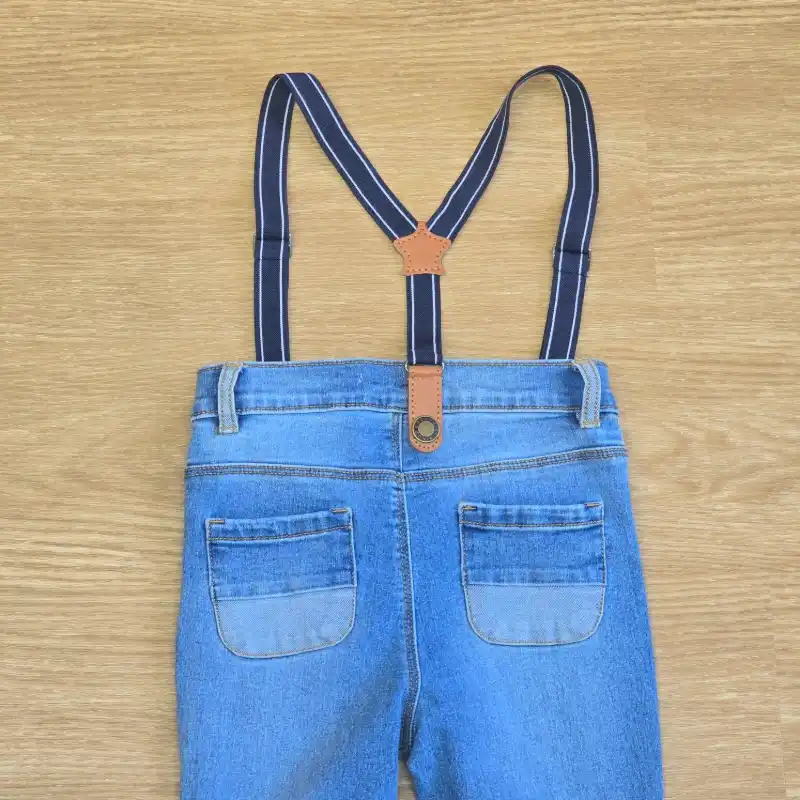 Pantalón de mezclilla azul con Tirantes
