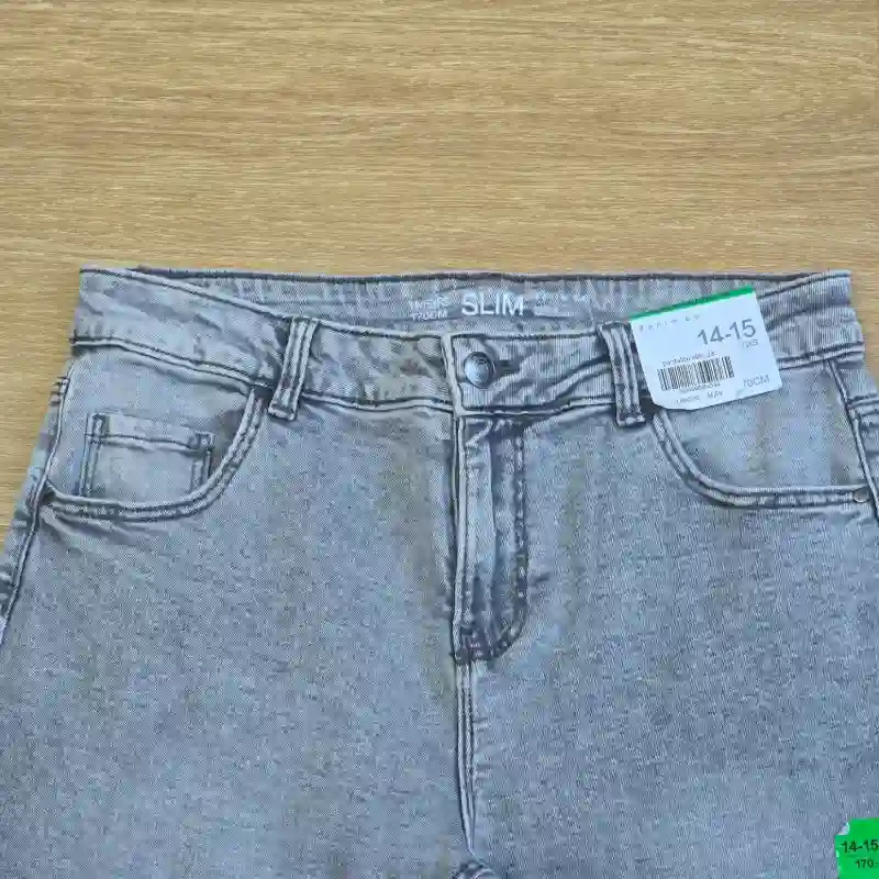 Pantalón de mezclilla color gris