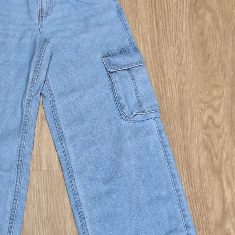 Pantalon de mezclilla cuatro puertas