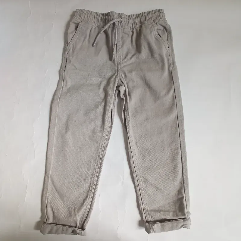 Pantalón gris con cordón