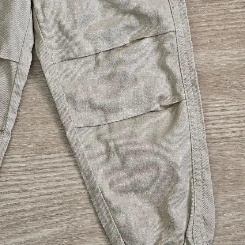 Pantalon de niño estilo Jogger color crema