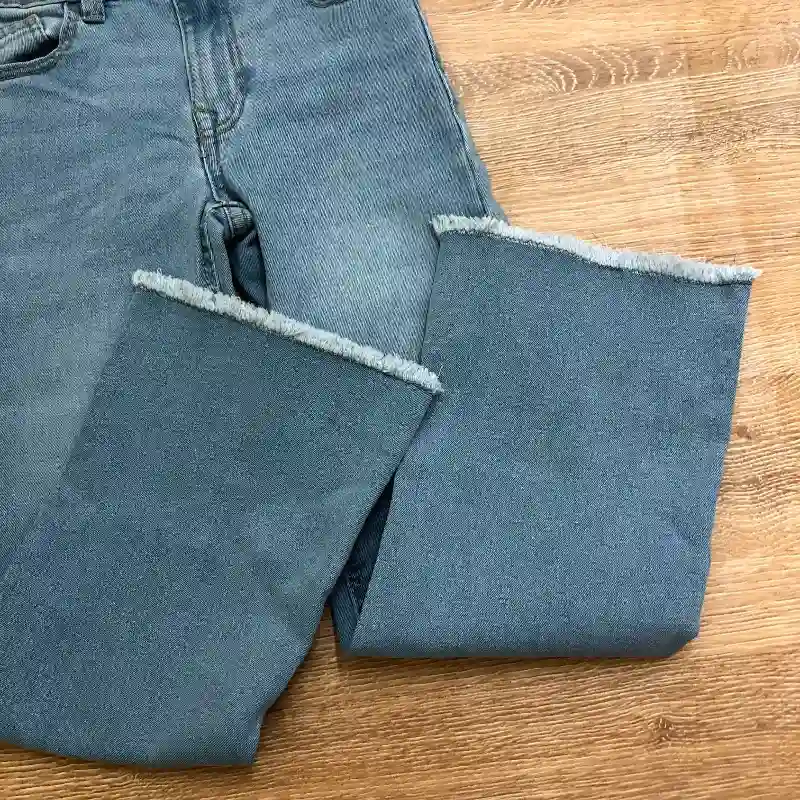 Pantalón de pata ancha mezclilla 