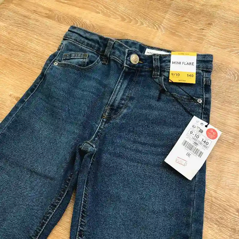 Pantalón de pata ancha mezclilla oscura 