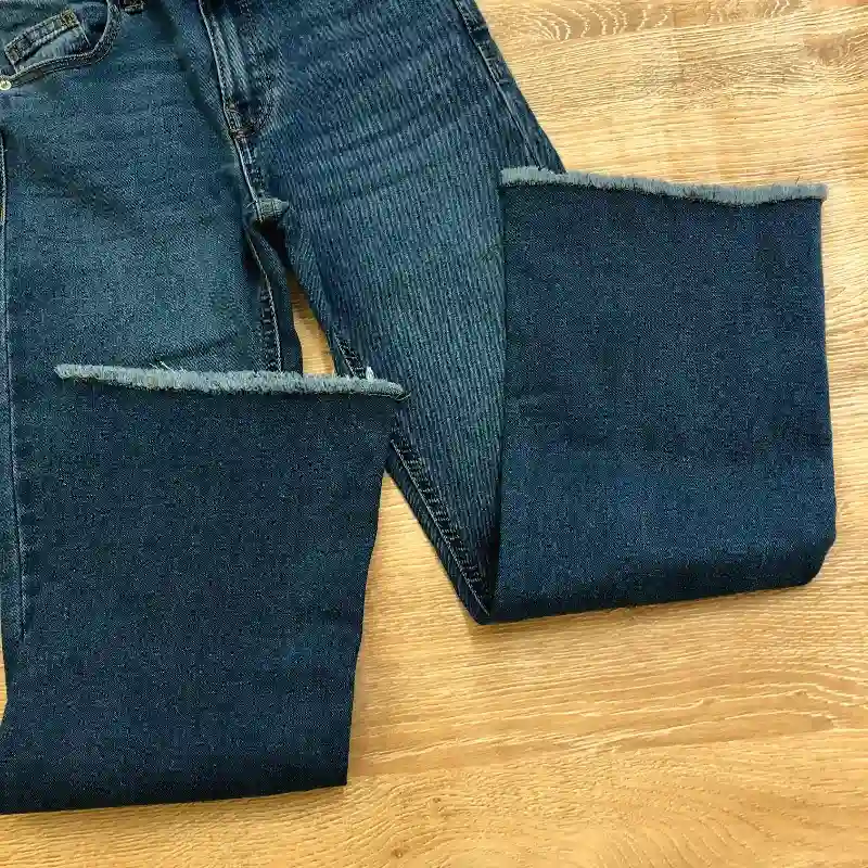 Pantalón de pata ancha mezclilla oscura 