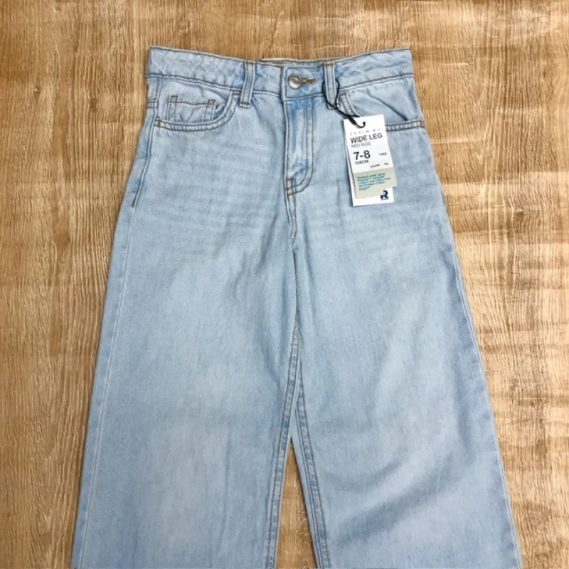 Pantalón de patas anchas de mezclilla clara