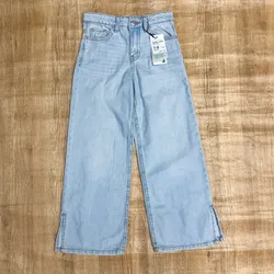 Pantalón de patas anchas de mezclilla clara