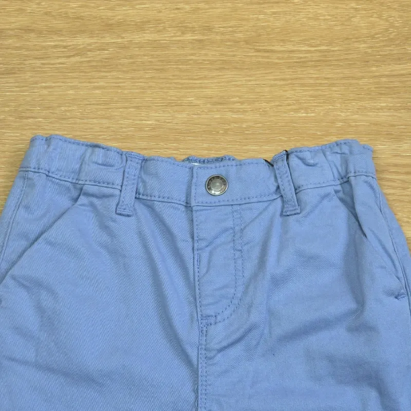 Pantalon elegante azul claro