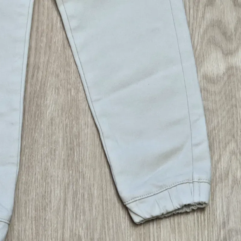 Pantalon elegante color Beich