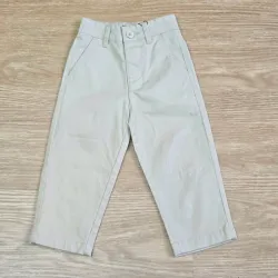 Pantalón elegante de color beige