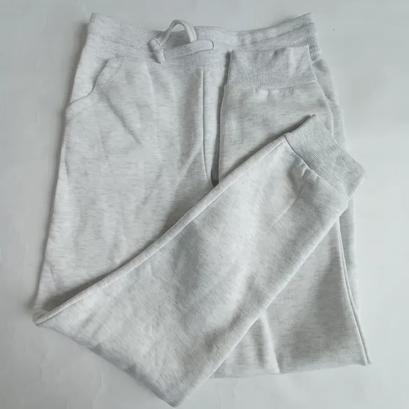 Pantalón gris claro con cordón 