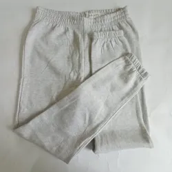 Pantalón gris claro sin cordón 