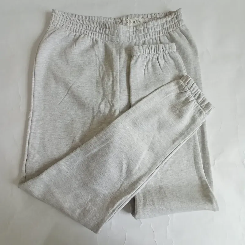 Pantalón gris claro sin cordón 