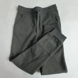 Pantalón gris oscuro con cordón 