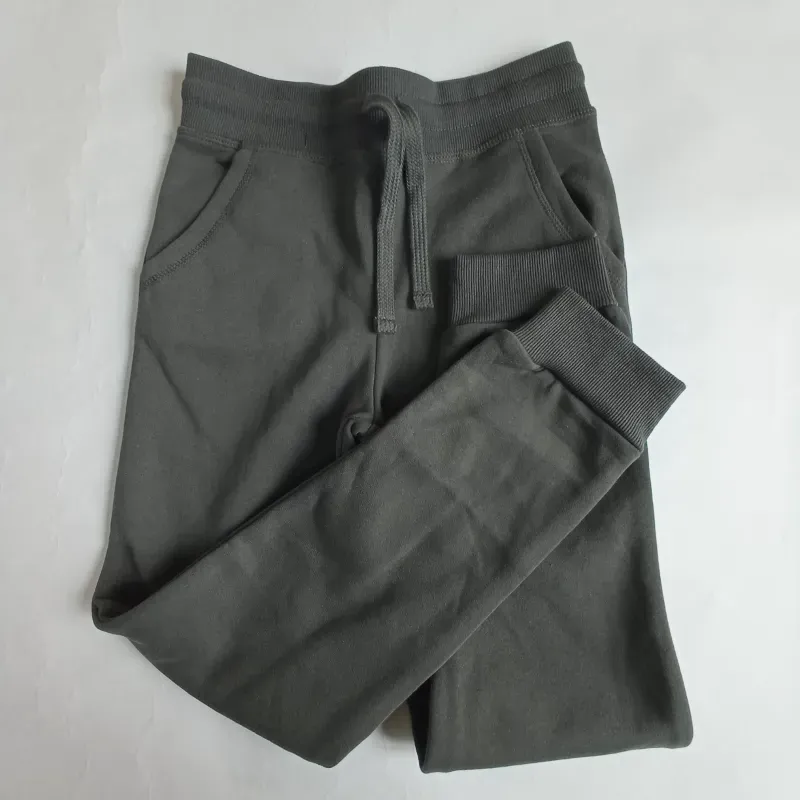 Pantalón gris oscuro con cordón 