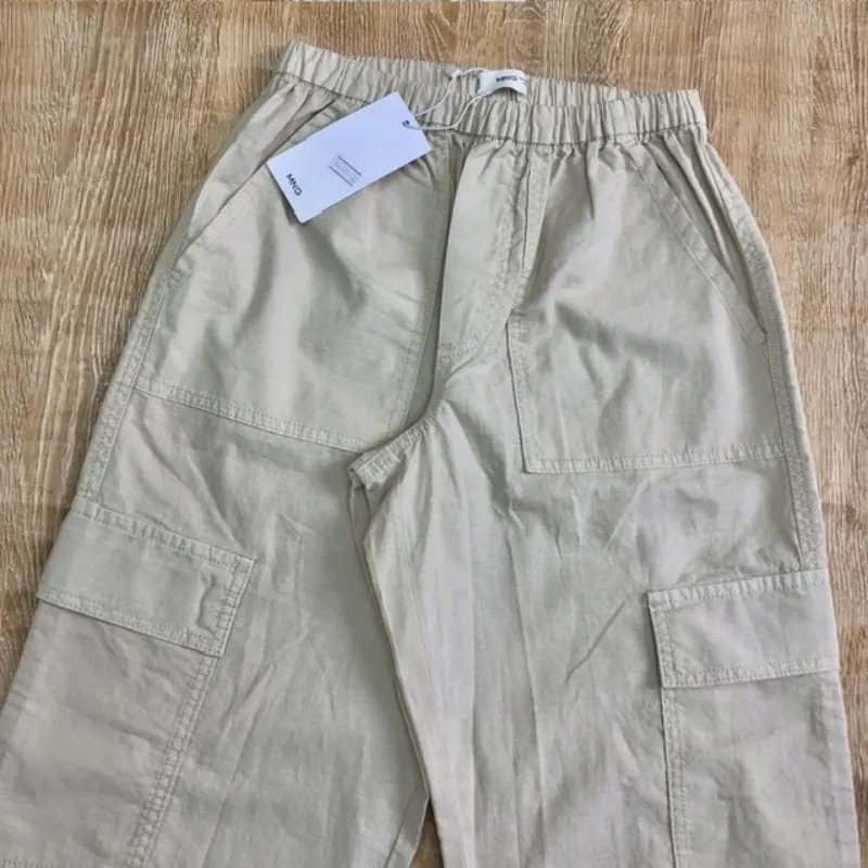 Pantalón Mango color crema 