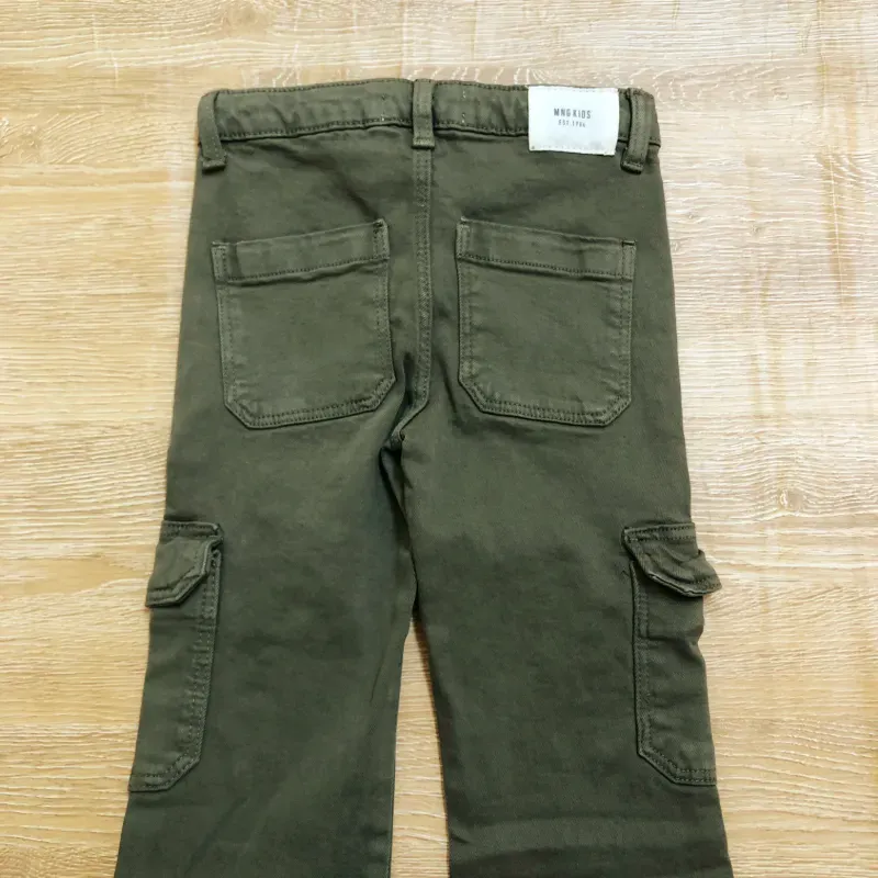 Pantalón Mango color verde olivo 